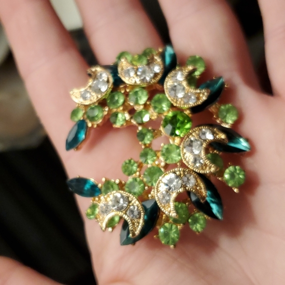 New Crescent Moon Rhinestone Vintage Inspired Brooch. - Picture 3 of 8